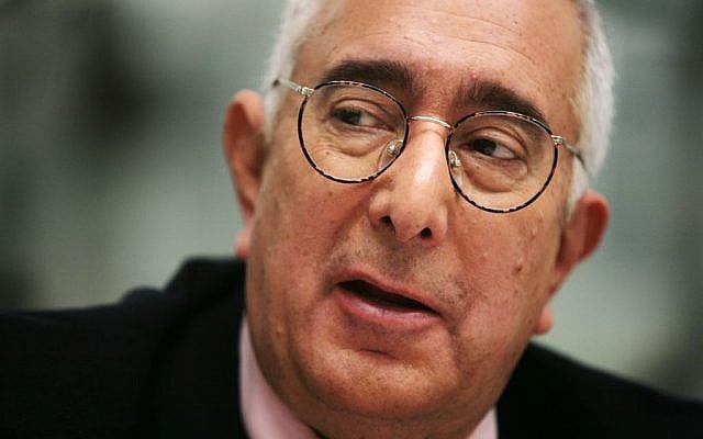  In this Nov. 12, 2007, file photo, Ben Stein is interviewed in New York. The actor, economist and former Republican presidential speechwriter has slammed presumptive Republican presidential nominee Donald Trump's economic knowledge. (AP Photo/Bebeto Matthews, File)