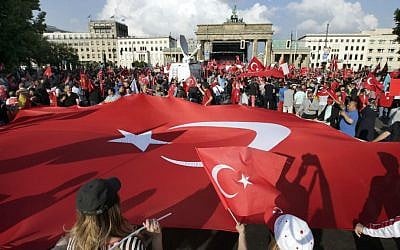Protesters hold a giant flag of Turkey in front of the Brandenburg gate in Berlin, Germany, Wednesday, June 1, 2016, as they demonstrate against a resolution of the German federal parliament, Bundestag, on the Armenian genocide a century ago. (AP Photo/Michael Sohn)
