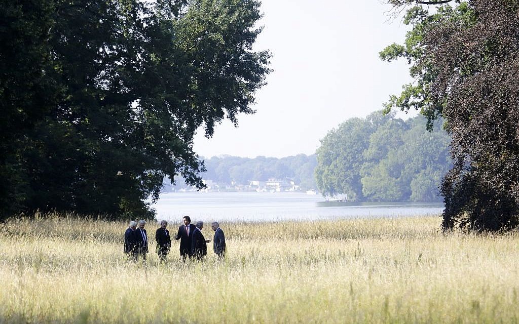 The foreign ministers from EU's founding six -- Frank-Walter Steinmeier from Germany, Didier Reynders from Belgium, Paolo Gentiloni from Italy, Bert Koenders from the Netherlands, Jean Asselborn from Luxemburg and Jean-Marc Ayrault from France, from left -- walk through the park of the Foreign Ministry's guest house Villa Borsig during a meeting to talk about the so-called Brexit, in Berlin, Germany, Saturday, June 25, 2016. (AP Photo/Markus Schreiber) The foreign ministers from EU's founding six -- Frank-Walter Steinmeier from Germany, Didier Reynders from Belgium, Paolo Gentiloni from Italy, Bert Koenders from the Netherlands, Jean Asselborn from Luxemburg and Jean-Marc Ayrault from France, from left -- walk through the park of the Foreign Ministry's guest house Villa Borsig during a meeting to talk about the so-called Brexit, in Berlin, Germany, Saturday, June 25, 2016. (AP Photo/Markus Schreiber)