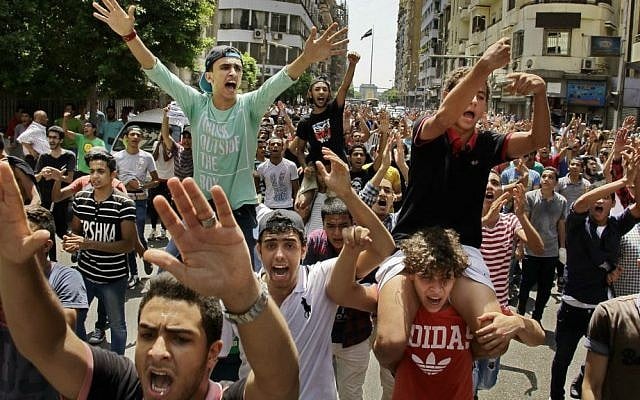 Hundreds of Egyptian students chant slogans during a protest against the cancellation of high school exams, in Cairo, Egypt, Monday, June 27, 2016. (AP Photo/Ahmed Abd El Latif) Hundreds of Egyptian students chant slogans during a protest against the cancellation of high school exams, in Cairo, Egypt, Monday, June 27, 2016. (AP Photo/Ahmed Abd El Latif)