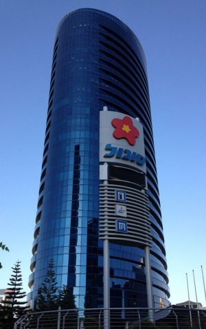 The Sonol Tower, at Menachem Begin 52 in Tel Aviv, houses several binary options firms (Photo: CC BY-SA 4.0 Sonol by Botend) The Sonol Tower, at Menachem Begin 52 in Tel Aviv, houses several binary options firms (Photo: CC BY-SA 4.0 Sonol by Botend)