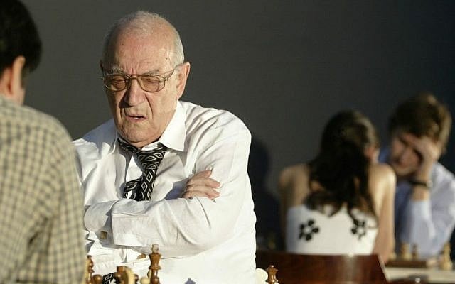 In this Sunday, Oct. 22, 2006 file photo, chess grandmaster Victor Korchnoi, center, plays against Gilberto Hernandez of Mexico during the Mexico City Chess Festival. (AP Photo/Guillermo Arias, file) In this Sunday, Oct. 22, 2006 file photo, chess grandmaster Victor Korchnoi, center, plays against Gilberto Hernandez of Mexico during the Mexico City Chess Festival. (AP Photo/Guillermo Arias, file)