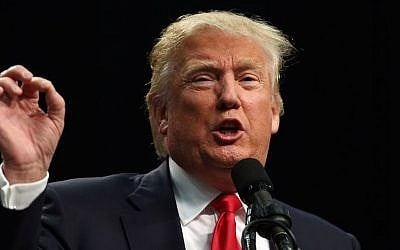 Donald Trump speaks at a Republican rally in San Diego, May 27, 2016. (Spencer Platt/Getty Images)