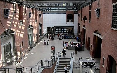 Interior of the United States Holocaust Memorial Museum, located south of the National Mall, on 14th Street, S.W., in Washington, DC (CC BY-SA AgnosticPreachersKid)