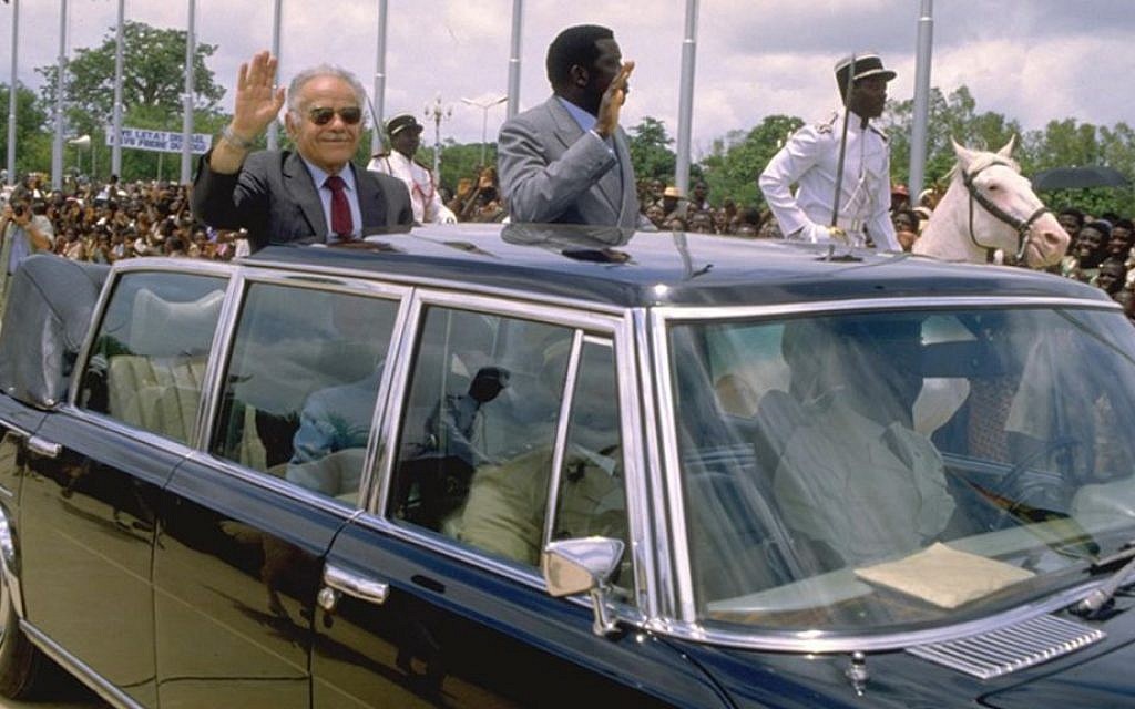 Prime Minister Yitzhak Shamir on a visit to Togo in June 1987. (GPO)