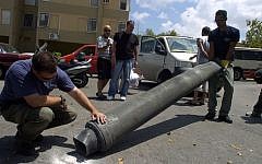 Israeli explosives experts inspect a Hezbollah rocket after it landed in the northern Israeli city of Haifa, August 9, 2006. (Max Yelinson /Flash90)
