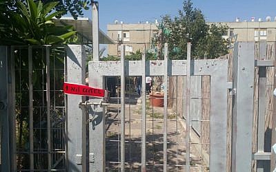 The scene of a fatal stabbing in the southern Israeli city of Kiryat Malachi where a 28-year-old man was killed on June 23, 2016. (Israel Police)