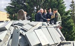 Prime Minister Benjamin Netanyahu attends an official ceremony to receive an IDF tank captured during the First Lebanon War, in Moscow on June 8, 2016. (GPO)