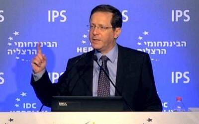 Opposition leader and Zionist Union head Isaac Herzog speaks at the Herzliya Conference on June 16, 2016. Screenshot/Walla)