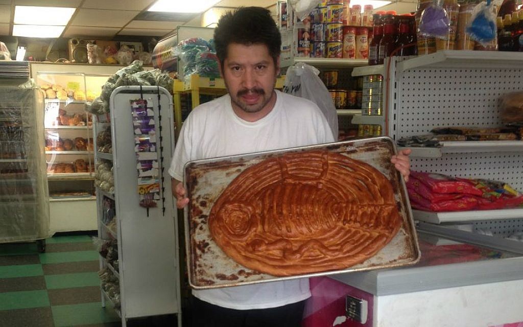 Alejandro Bautista from Las Lomas Bakery was able to reproduce the 'pan de siete cielos.' From Puebla, the baker said that the bread reminded him of the symbolic Mexican breads introduced by Spanish conquistadors. (Ronit Treatman/Times of Israel) Alejandro Bautista from Las Lomas Bakery was able to reproduce the 'pan de siete cielos.' From Puebla, the baker said that the bread reminded him of the symbolic Mexican breads introduced by Spanish conquistadors. (Ronit Treatman/Times of Israel)