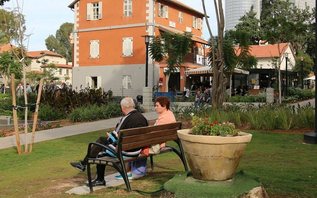 Sarona's first residents harvested oranges and produced wine. (Shmuel Bar-Am)