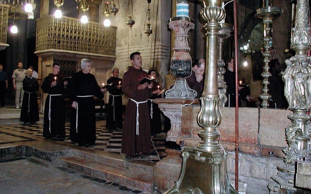 A Franciscan Mass inside the Church of the Holy Sepulchre. (Shmuel Bar-Am)