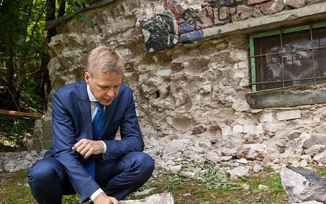 Vilnius Mayor Remigijus Šimašius dismantling a generator station built from Jewish headstones on the Lithuanian capital’s Olandu Street on June 22, 2016. (Courtesy of the municipality of Vilnius) Vilnius Mayor Remigijus Šimašius dismantling a generator station built from Jewish headstones on the Lithuanian capital’s Olandu Street on June 22, 2016. (Courtesy of the municipality of Vilnius)