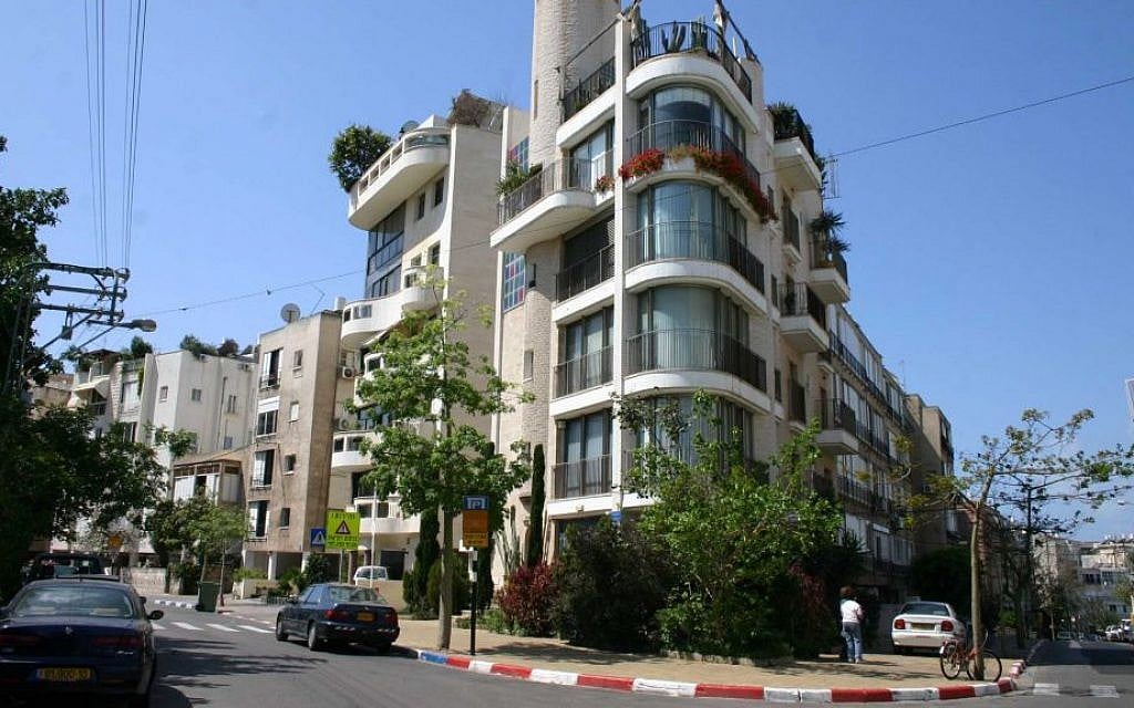 Modern architecture on Yehushua Ben Nun street. (Shmuel Bar-Am)