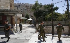 Security forces gather on July 1, 2016 near the entrance of the Tomb of the Patriarchs in Hebron (AFP/Hazem Bader)