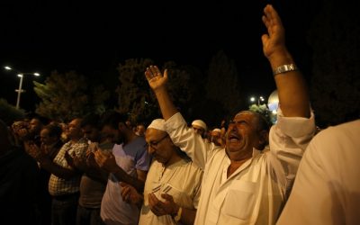Muslim worshipers pray overnight on July 2, 2016 outside the Dome of the Rock mosque on the Temple Mount in Jerusalem to mark Laylat al-Qadr. (AFP PHOTO/AHMAD GHARABLI)