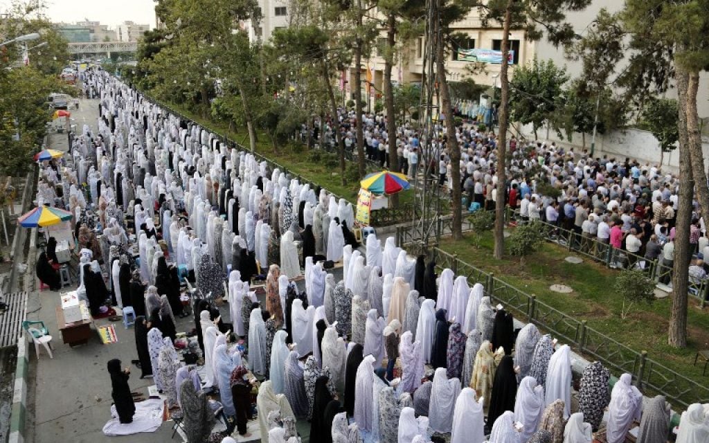 Iranian Muslims perform Eid al-Fitr prayers in western Tehran on July 06, 2016. (AFP/ATTA KENARE)