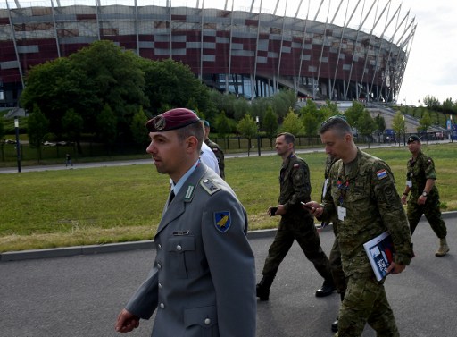 Soldiers of different armies leave the National Stadium, the venue of the upcoming NATO summit, in Warsaw on July 7, 2016. (AFP PHOTO / JANEK SKARZYNSKI) Soldiers of different armies leave the National Stadium, the venue of the upcoming NATO summit, in Warsaw on July 7, 2016. (AFP PHOTO / JANEK SKARZYNSKI)