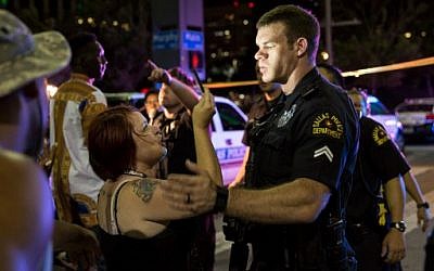 Police attempt to calm the crowd as someone is arrested following the sniper shooting in Dallas on July 7, 2016. (AFP PHOTO / Laura Buckman) Police attempt to calm the crowd as someone is arrested following the sniper shooting in Dallas on July 7, 2016. (AFP PHOTO / Laura Buckman)
