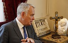 French Foreign Minister Jean-Marc Ayrault meets with the Maronite Patriarch of Antioch and the Whole Levant at the Maronite Patriarchate in Bekerke north of Beirut, July 12, 2016. (AFP Photo/Joseph Eid)