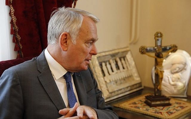 French Foreign Minister Jean-Marc Ayrault meets with the Maronite Patriarch of Antioch and the Whole Levant at the Maronite Patriarchate in Bekerke north of Beirut, July 12, 2016. (AFP Photo/Joseph Eid) French Foreign Minister Jean-Marc Ayrault meets with the Maronite Patriarch of Antioch and the Whole Levant at the Maronite Patriarchate in Bekerke north of Beirut, July 12, 2016. (AFP Photo/Joseph Eid)
