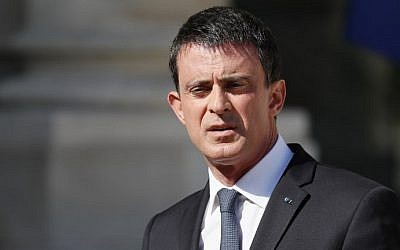 French Prime Minister Manuel Valls makes a statement following a security meeting with French President Francois Hollande on July 15, 2016 at the Elysee Palace in Paris, a day after a gunman smashed a truck into a crowd of revelers celebrating Bastille Day in the city of Nice. (AFP Photo/Thomas Samson)