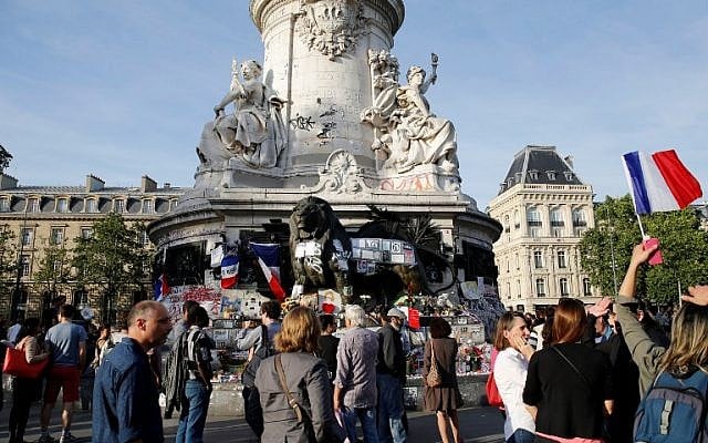 People gather at the Place de la Republique square in Paris to pay tribute to the victims of an attack on July 15, 2016, a day after at least 84 people were killed in the French Riviera city of Nice when a man drove truck through a crowd. (AFP PHOTO/MATTHIEU ALEXANDRE)