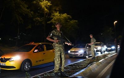 A Turkish security officer stands on guard on the side of the road on July 15, 2016 in Istanbul, during a security shutdown of the Bosphorus Bridge. (AFP PHOTO/BULENT KILIC)