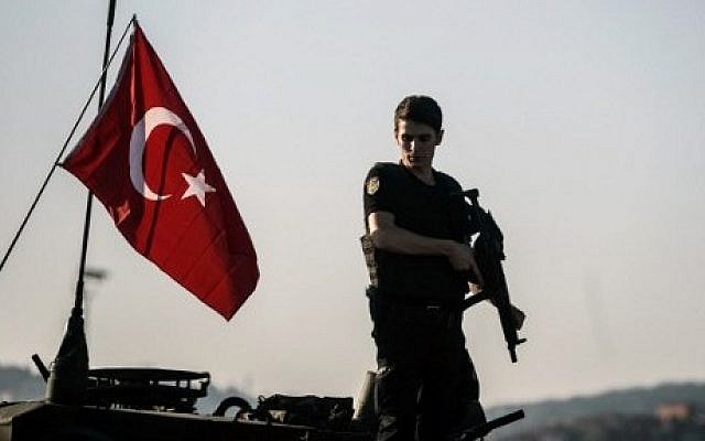 A Turkish anti-riot police officer stands guard on a tank after a military position on the Bosphorus bridge was taken over in Istanbul on July 16, 2016. (AFP Photo/Ozan Kose) A Turkish anti-riot police officer stands guard on a tank after a military position on the Bosphorus bridge was taken over in Istanbul on July 16, 2016. (AFP Photo/Ozan Kose)