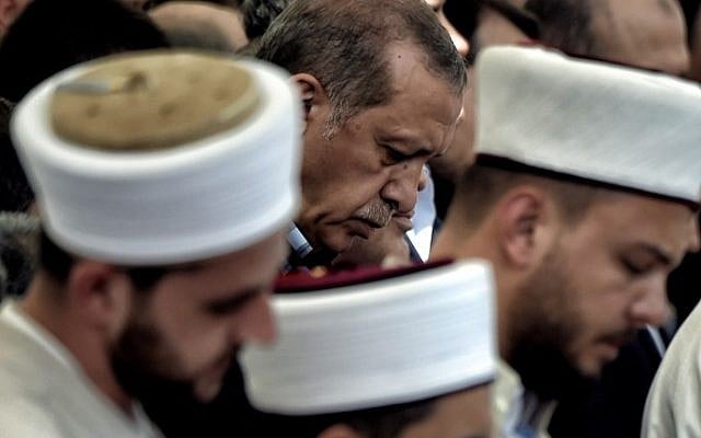 Turkish President Recep Tayyip Erdogan, center, attends the funeral of victims of the coup attempt in Istanbul on July 17, 2016. AFP/ARIS MESSINIS)