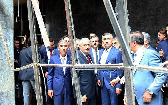 Turkey's Prime Minister Binali Yildirim, center, gestures as he visits damaged parts of the Turkish parliament in Ankara, in the aftermath of a failed coup targeting the government, July 19, 2016. (AFP/ADEM ALTAN)