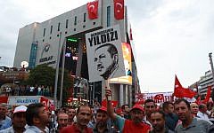 Pro-Erdogan supporters rally at Kizilay Square in Ankara on July 20, 2016 (AFP PHOTO / ADEM ALTAN)