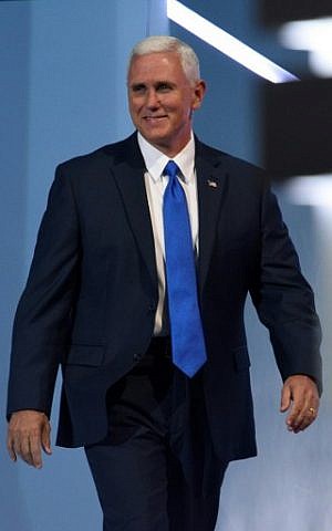 Republican vice-presidential candidate Mike Pence arrives on stage on the third day of the Republican National Convention at the Quicken Loans Arena in Cleveland, Ohio on July 20, 2016. / AFP PHOTO / DOMINICK REUTER