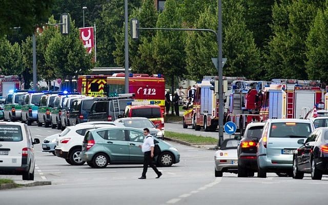 Police and firefighters are seen near a shopping mall amid a shooting on July 22, 2016 in Munich, Germany. (AFP Photo/dpa/Matthias Balk)