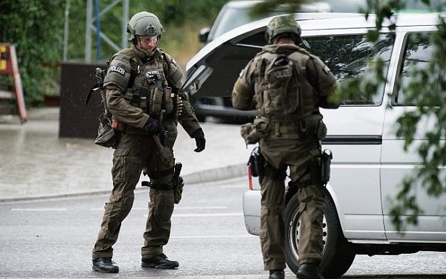 Police secures the area outside a shopping center in Munich on July 22, 2016 following a shooting attack. (AFP PHOTO/STR) Police secures the area outside a shopping center in Munich on July 22, 2016 following a shooting attack. (AFP PHOTO/STR)