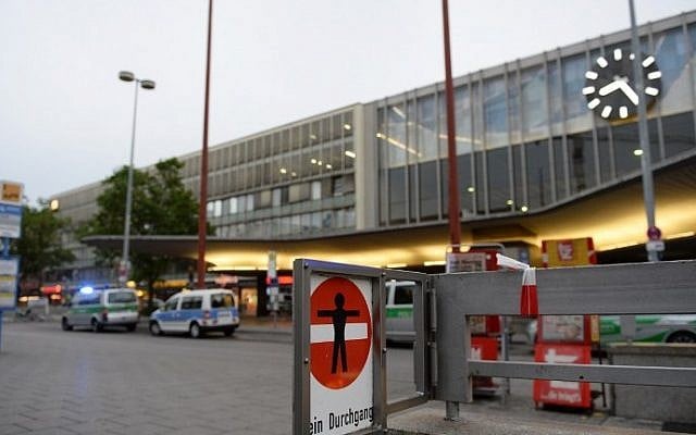 Police cars stand in front of a main train station following shootings at a shopping mall earlier on July 22, 2016 in Munich. (AFP PHOTO / dpa / Andreas Gebert)