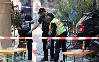 Police investigators work at the site of a suicide bombing in Ansbach, southern Germany, on July 25, 2016. (AFP/dpa/Daniel Karmann)
