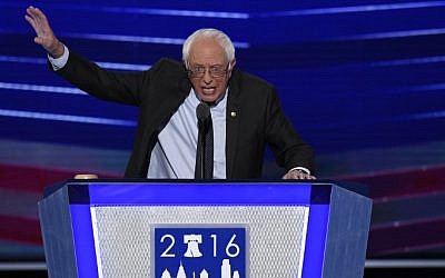 Vermont Senator and former Democratic presidential candidate Bernie Sanders addresses the Democratic National Convention at the Wells Fargo Center in Philadelphia, Pennsylvania, July 25, 2016. AFP PHOTO / SAUL LOEB)