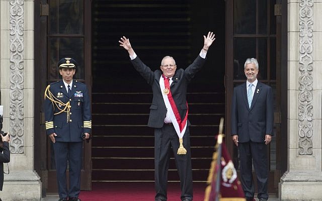 Peru´s President Pedro Pablo Kuczynski waves to supporters as he arrives to the Government Palace after his swearing-in ceremony held at the Congress in Lima on July 28, 2016. (AFP PHOTO / ERNESTO BENAVIDES) Peru´s President Pedro Pablo Kuczynski waves to supporters as he arrives to the Government Palace after his swearing-in ceremony held at the Congress in Lima on July 28, 2016. (AFP PHOTO / ERNESTO BENAVIDES)