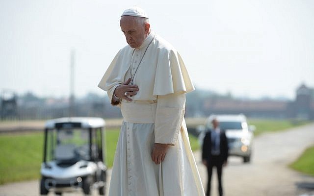 Pope Francis prays at the international monument to the victims of the Birkenau Nazi death camp in Brzezinka, Poland on July 29, 2016. (AFP PHOTO/FILIPPO MONTEFORTE)