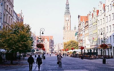 Gdansk city hall and Długi Targ street (CC BY, kishjar?, Flickr)