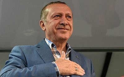 Turkish President Recep Tayyip Erdogan delivers a speech in Istanbul, Saturday, July 16, 2016. (AP Photo)