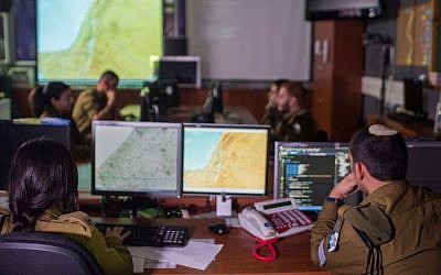 Soldiers of the IDF's signal (C41) corps (Courtesy: IDF Spokesperson's Unit)