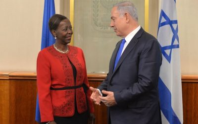 Prime Minister Benjamin Netanyahu meets with Foreign Minister of Rwanda Louise Mushikiwabo at the Prime Minister's Office in Jerusalem on January 18, 2016. (Kobi Gideon / GPO) 