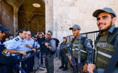 Police in Jerusalem's Old City during the second Friday prayers of the holy month of Ramadan in Jerusalem's Old City, June 17, 2016. (Mendy Hechtman/Flash90)