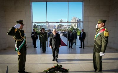 Palestinian Authority President Mahmoud Abbas lays a wreath on the grave of late Palestinian president Yasser Arafat ahead of the Eid al-Fitr holiday marking the end of Ramadan, in Ramallah on Wednesday, July 6, 2015 (FLASH90)
