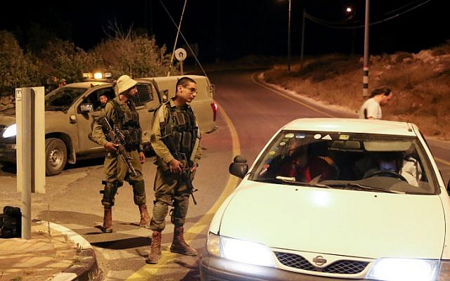 File: Israeli soldiers block the exit to the settlement of Efrat following a shooting attack in the area on July 9, 2016. (Gershon Elinson/Flash90) File: Israeli soldiers block the exit to the settlement of Efrat following a shooting attack in the area on July 9, 2016. (Gershon Elinson/Flash90)