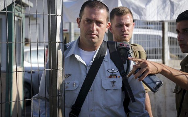 Lt. Col. David Shapira, commander of Shimshon Battalion arrives at Jaffa Military Court during the trial of Elor Azaria on July 12, 2016. (Photo by Flash90)
