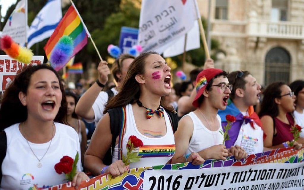 The annual pride parade in Jerusalem, attended by more than 25,000, on July 21, 2016 (Flash90) The annual pride parade in Jerusalem, attended by more than 25,000, on July 21, 2016 (Flash90)