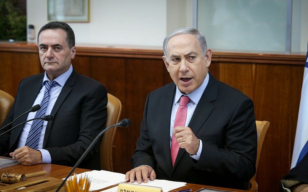 Prime Minister Benjamin Netanyahu leads the weekly cabinet meeting at his office in Jerusalem on July 24, 2016. (Photo by Amit Shabi/POOL)